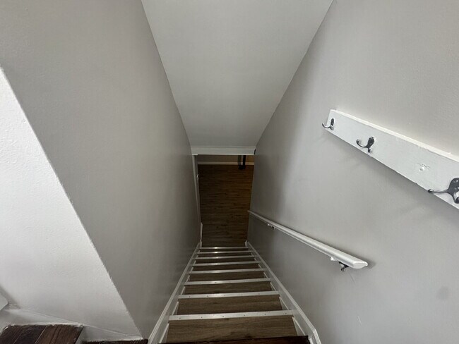 Building Photo - Spacious 3-Bed, 2-Bath Home in Berkley