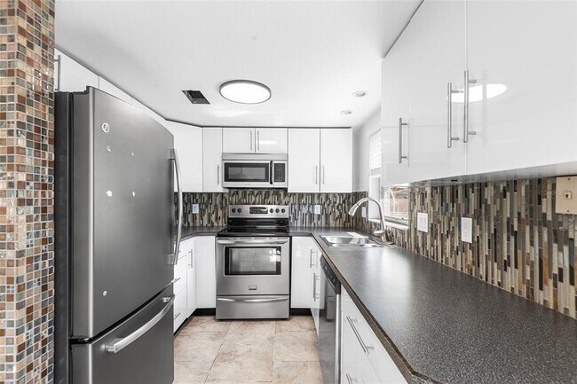 Building Photo - 555 62nd St S