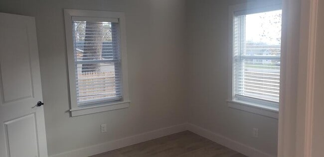 Building Photo - 453 Vineyard Ave