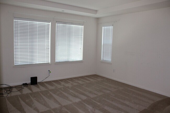 Building Photo - 1280 Cornell Dr