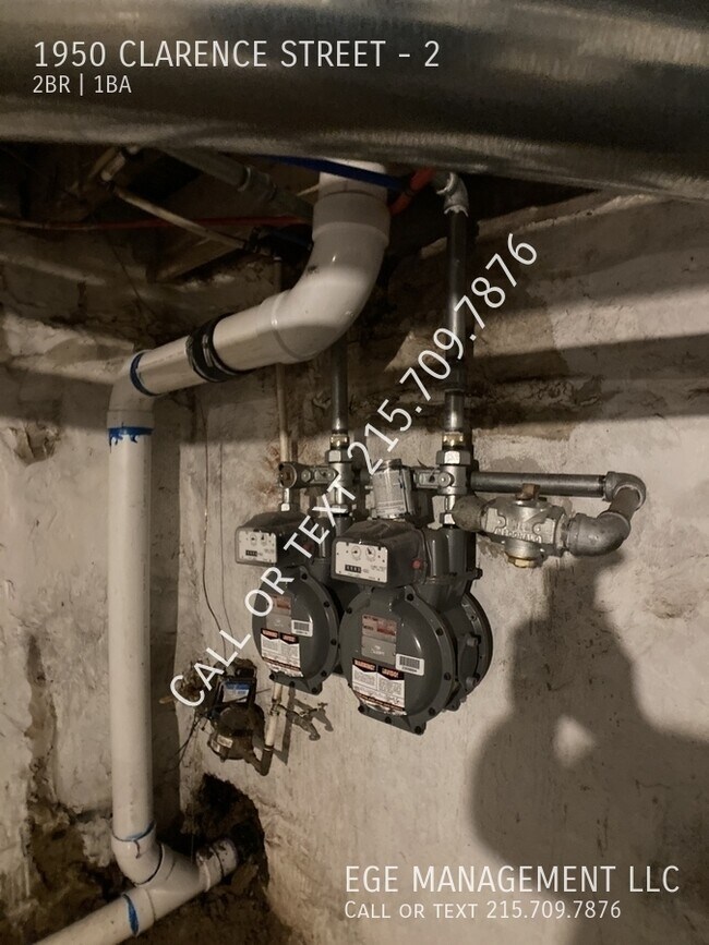 Building Photo - 1950 Clarence St