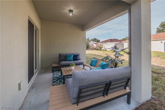 Building Photo - 1913 NE Juanita Pl