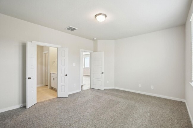 Building Photo - 18616 Hillswood Dr