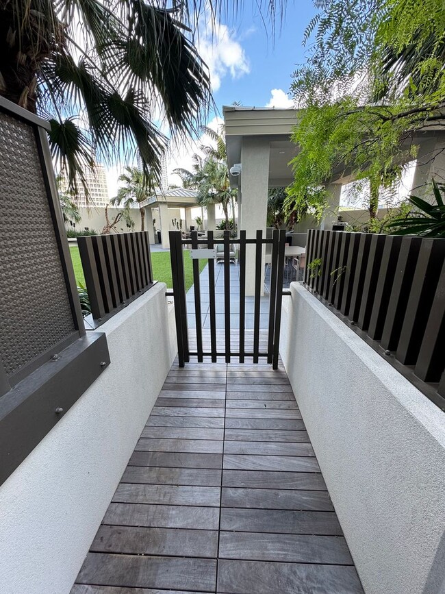 Building Photo - Sky Ala Moana West 1 bedroom, 1 bathroom l...