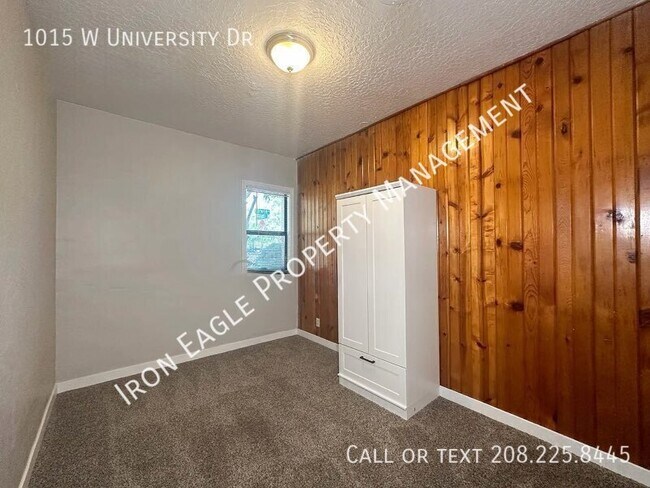 Building Photo - 1015 W University Dr
