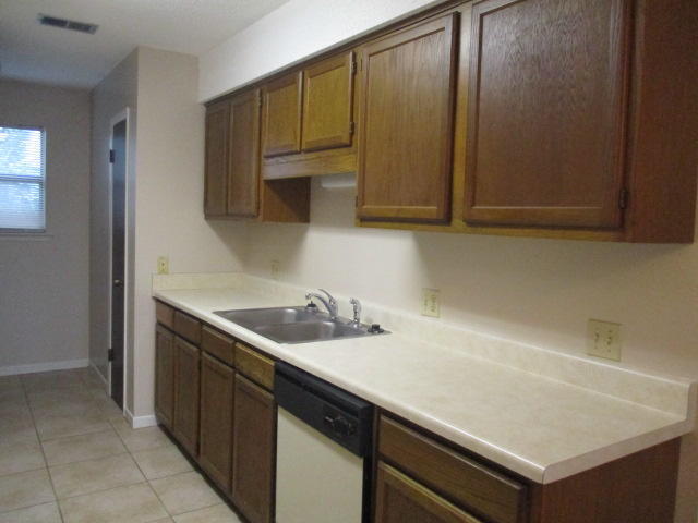 Building Photo - 206 Ann Cir