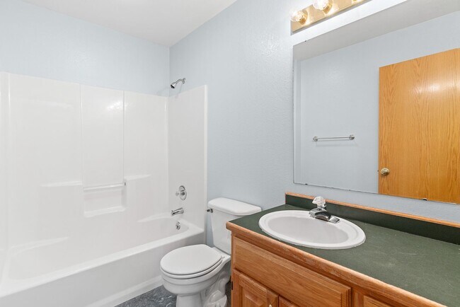 Building Photo - 3 Bedroom, 2 Bathroom Home in Republic Sch...