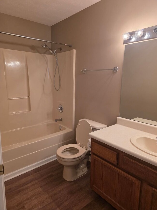Building Photo - 1012 Willow Creek Cir