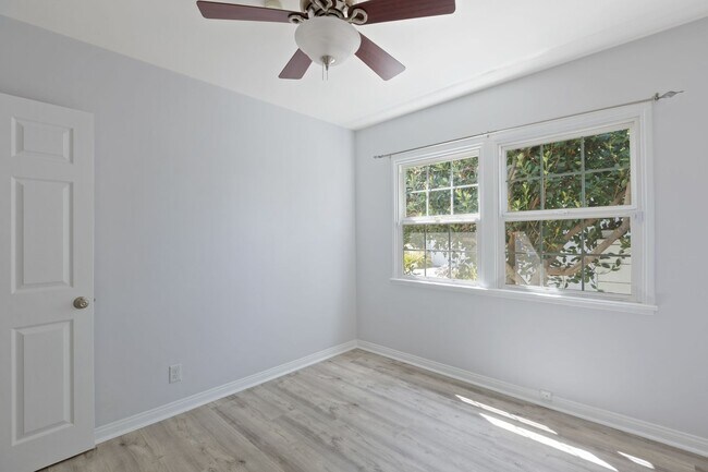 Building Photo - Beautiful 3-Bedroom Home with Pool in Tarzana!