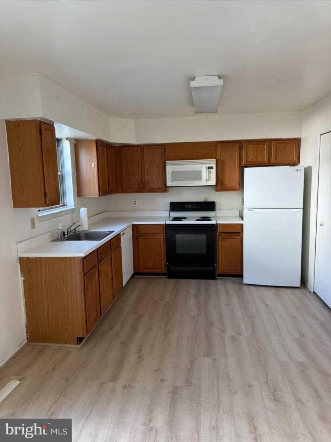 Old picture before renovation - 5842 Holly Hock Pl