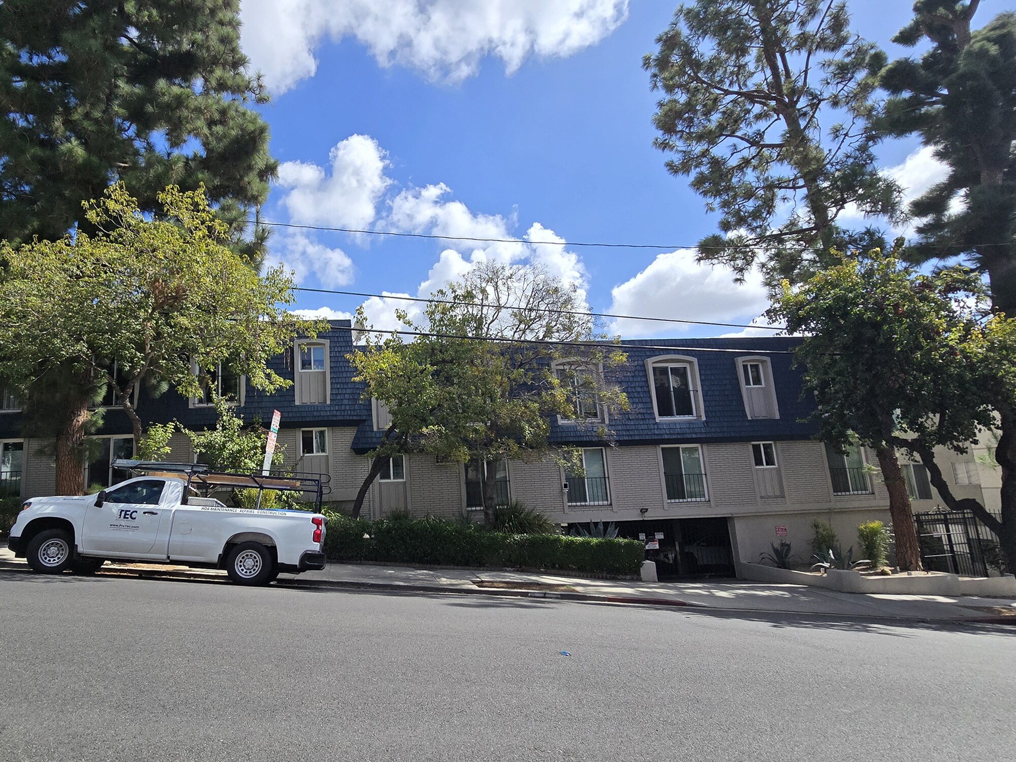 Exterior of the Community - 972 Larrabee St