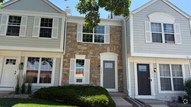 Building Photo - Fully Remodeled 2 Bedroom Townhome in Sout...