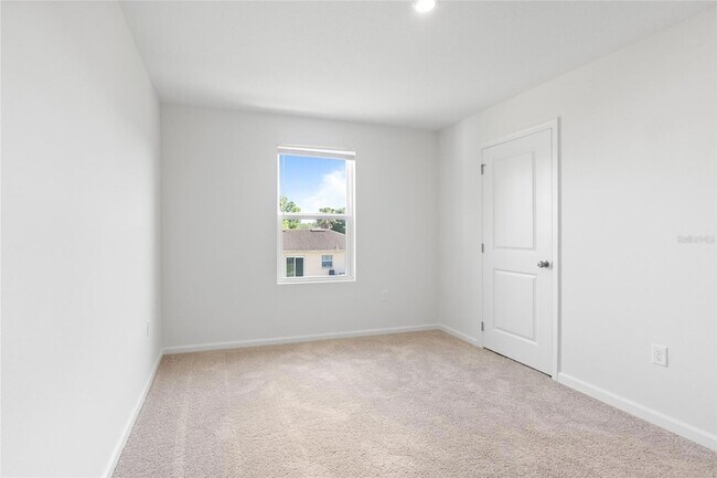 Building Photo - 612-612 Linnet Ct