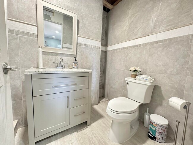 Building Photo - 13619 57th Pl N