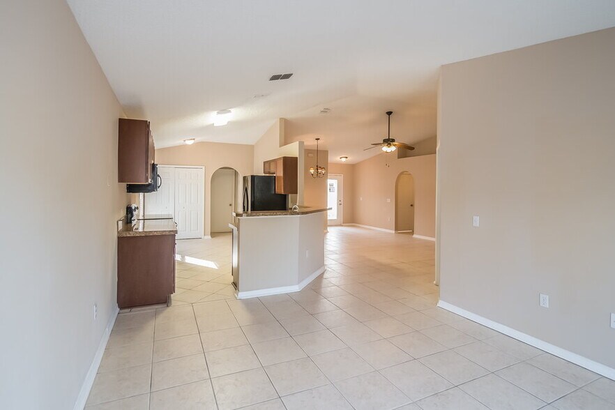 Building Photo - 12607 Reeding Ridge Dr N