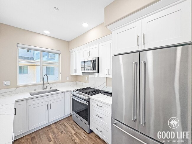 Building Photo - Beautifully Maintained Townhome in Pristine St Cloud Community