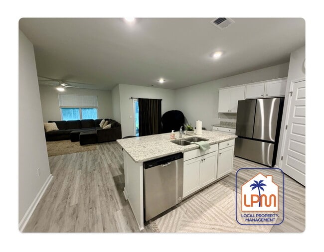 Building Photo - Rare find: **Furnished or Unfurnished**Utilities Included** 4-Bedroom 2-Bathroom Home at The Retr...