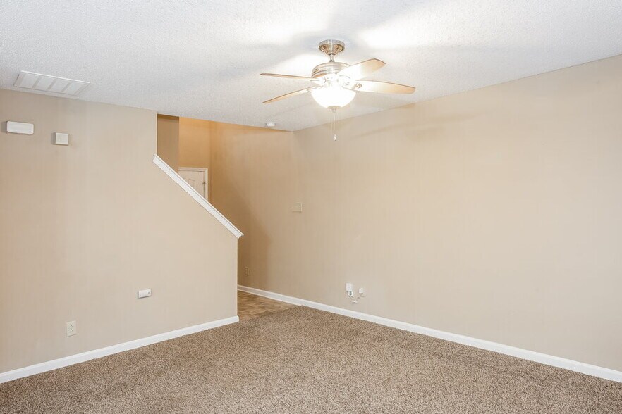 Building Photo - 834 Littleton Dr