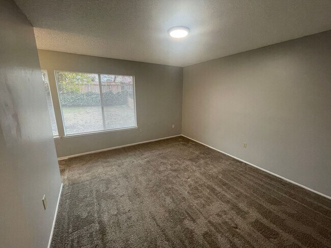 Building Photo - 43841 Nathan Dr