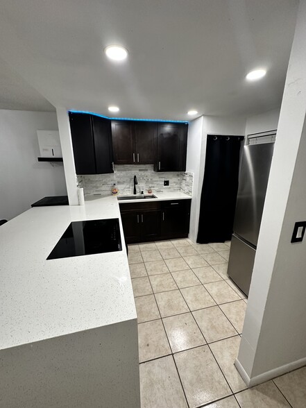 Building Photo - 2980 Riverside Dr