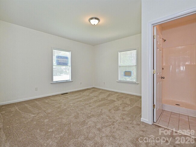 Building Photo - 610 N Pear St