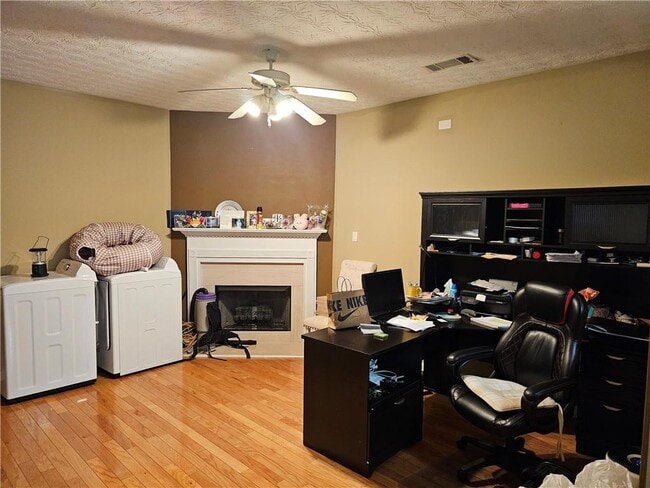 Building Photo - 2160 Hawks Bluff Trail NW