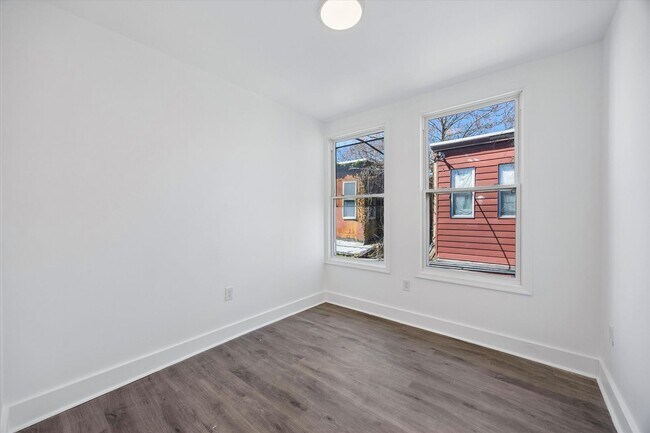 Building Photo - 2BR/3BA House | Updated Kitchen | Low Upfront Cost