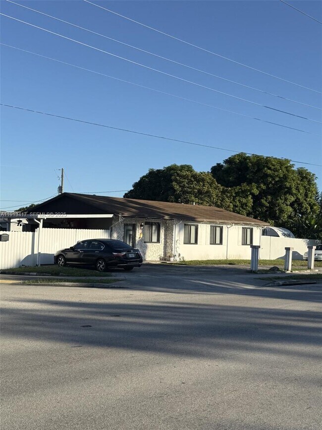 Building Photo - 3098 NW 20th Ct