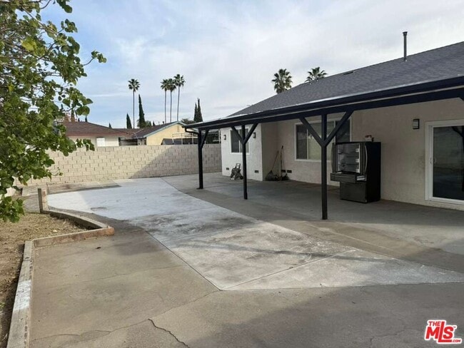 Building Photo - 11243 Lull St