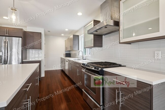 Building Photo - Immaculate and LARGE 4-Bedroom Home in Unb...