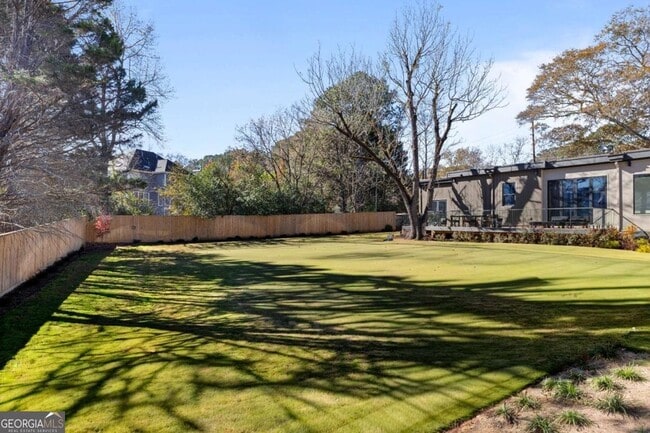 Building Photo - 3600 Lower Roswell Rd