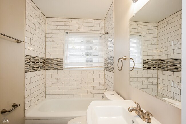 Building Photo - 5101 Patricia St