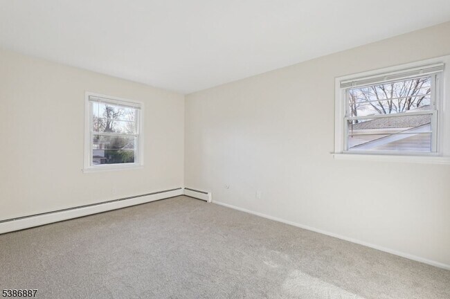 Building Photo - 71 Roosevelt St