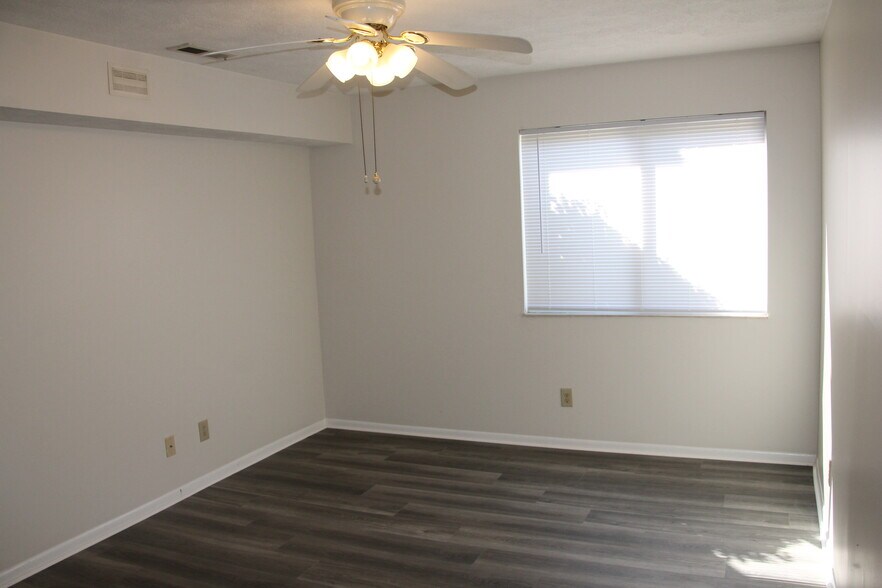 Building Photo - 1411 Lake Pointe Way