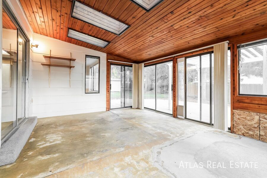 Building Photo - 15726 E Flora Pl