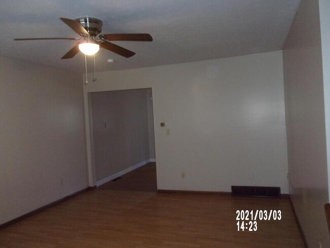 Building Photo - 463 Brentwood Dr