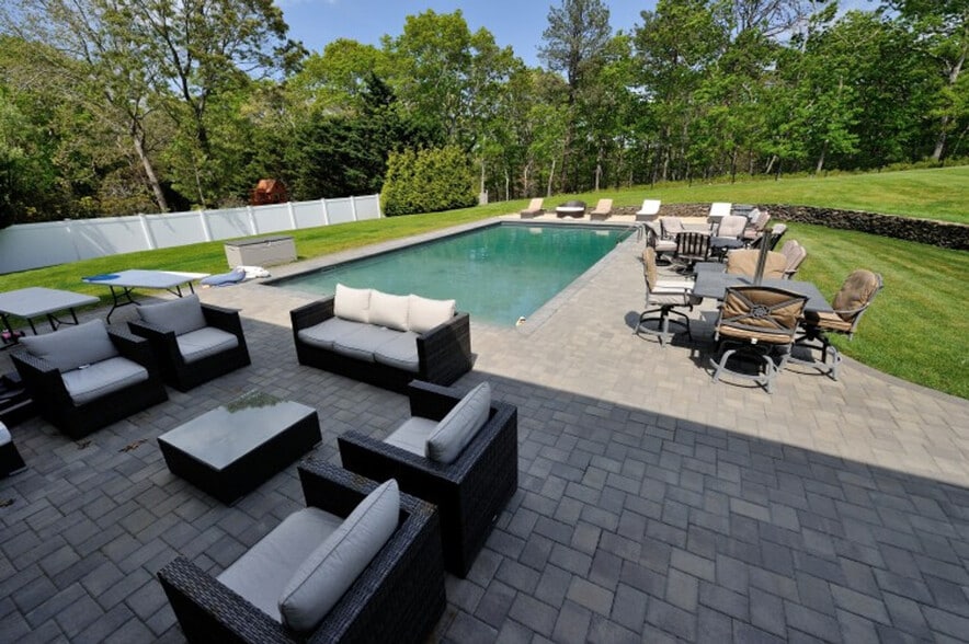 Building Photo - 19 Quail Run