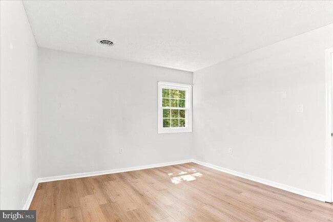 Building Photo - 102 Linwood Ct