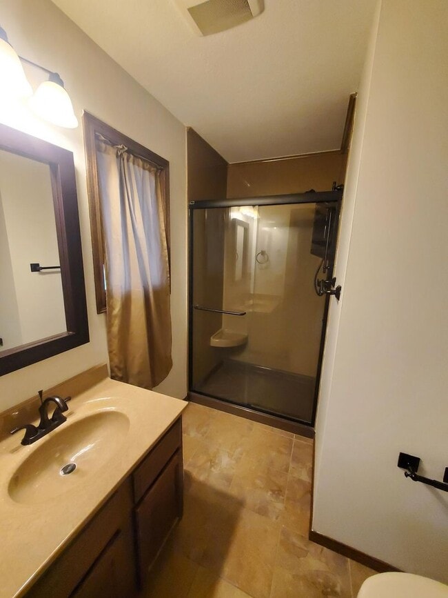 Building Photo - Large Family home in Chelsea Est. just SW ...