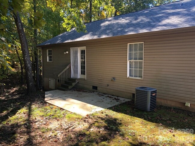 Building Photo - 126 Purple Finch Ln