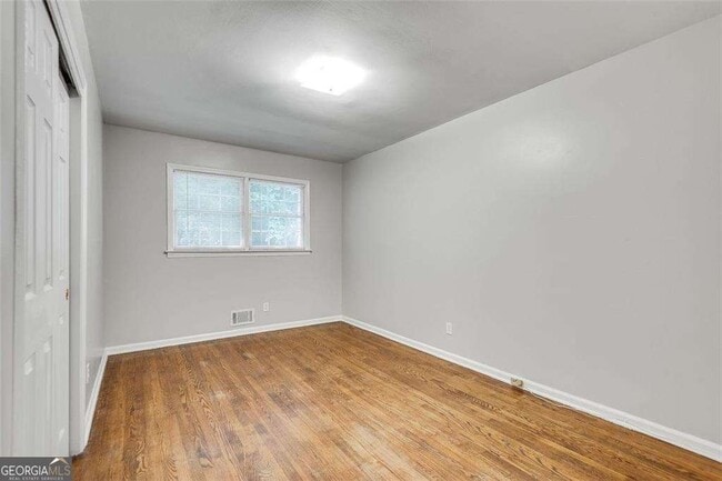 Building Photo - 799 Marstevan Dr NE