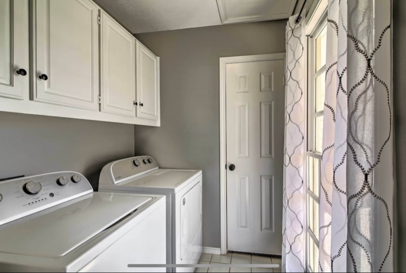 Building Photo - 116 E Evergreen St