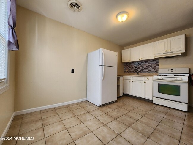 Building Photo - 11 Lincoln Ave