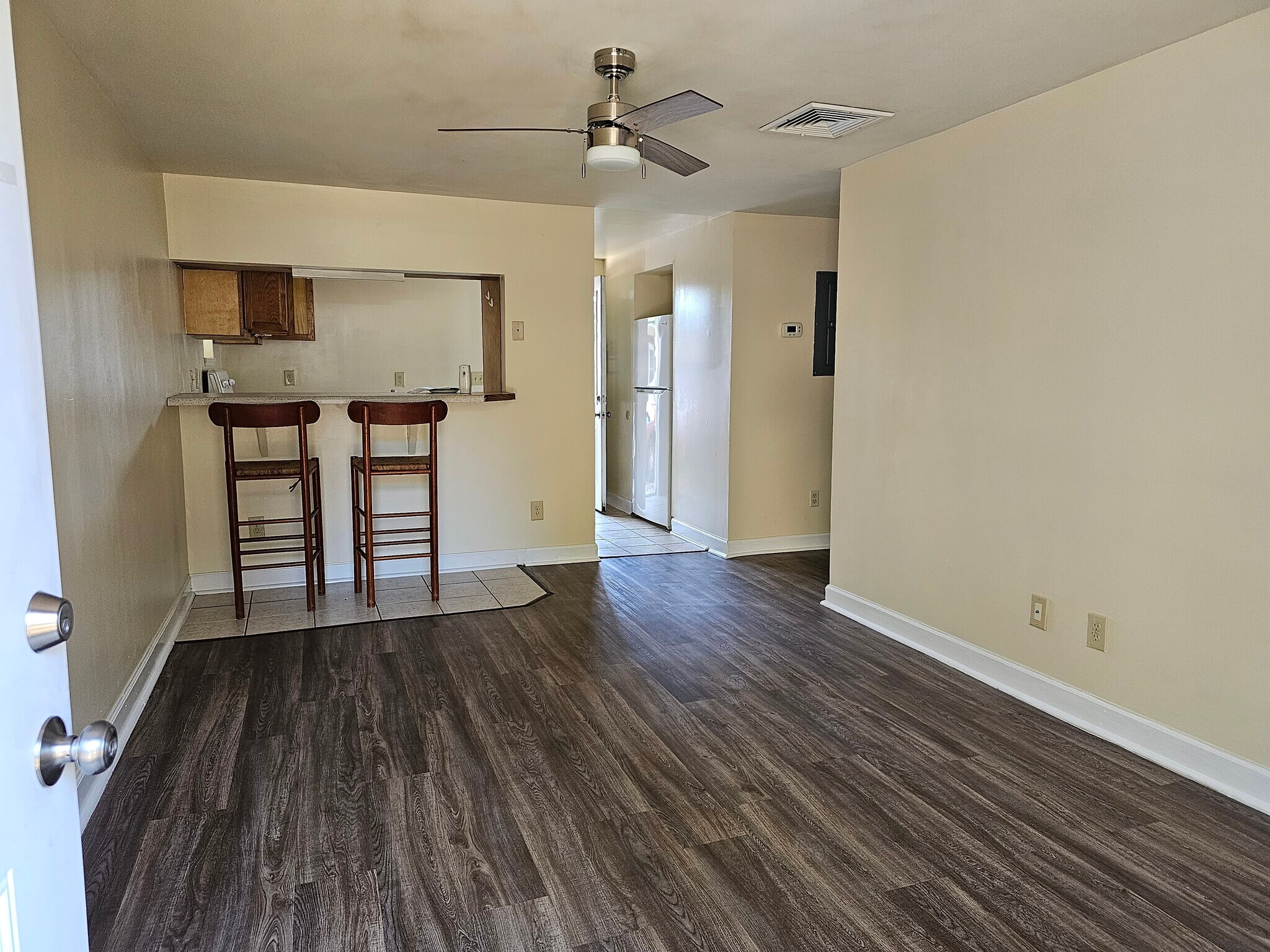 Building Photo - 302 Alder St