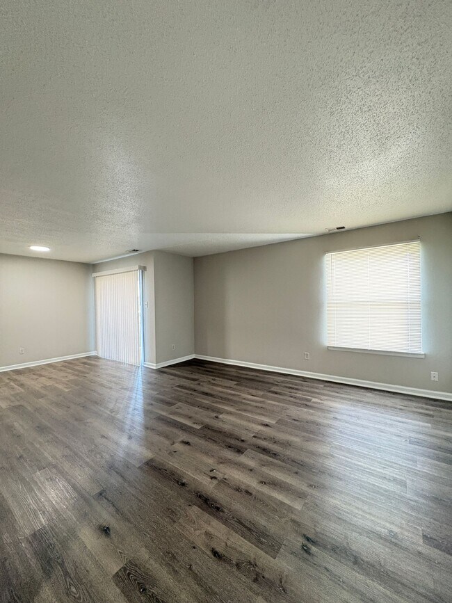 Building Photo - Bellagio West Living I