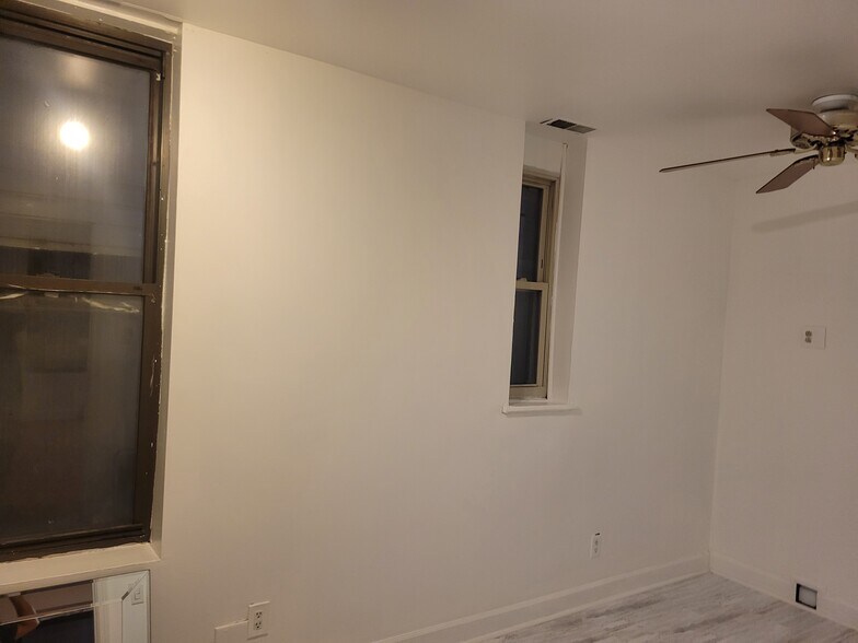 Building Photo - 3105 N California Ave