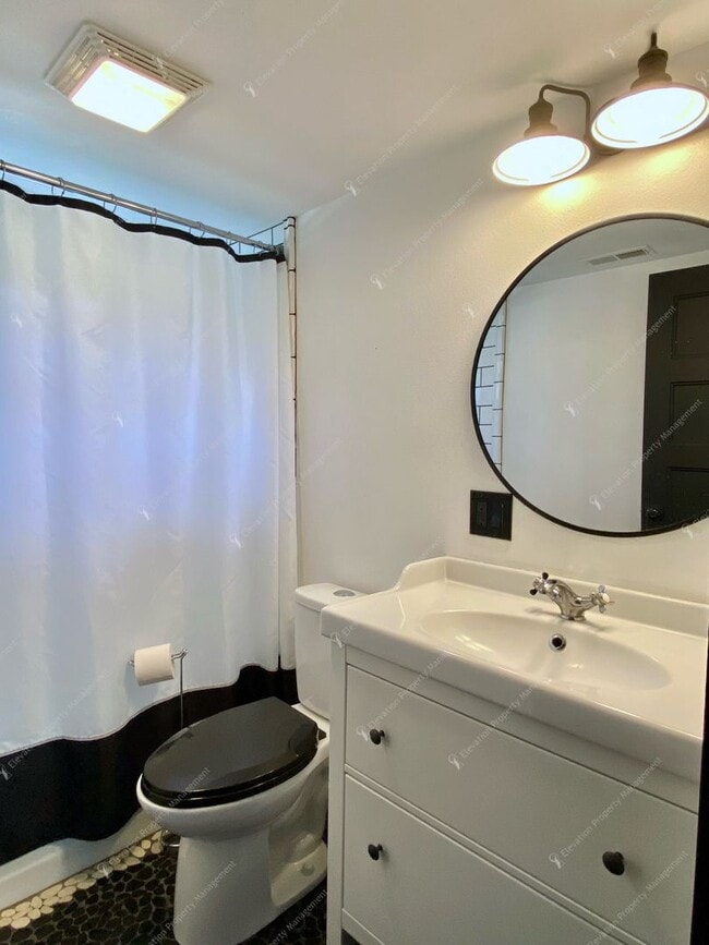 Building Photo - Unfurnished - Charming 3-Bedroom Home in D...