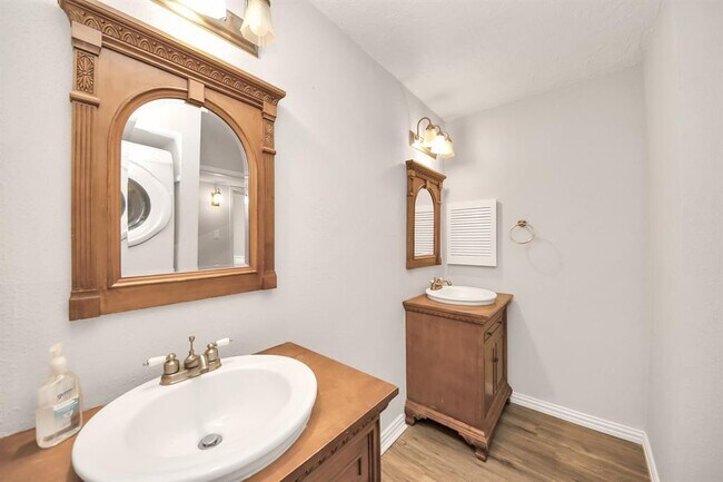 Building Photo - 5711 Sugar Hill Dr