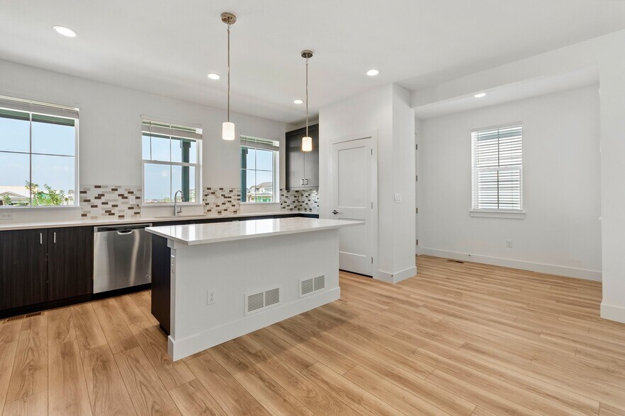 Building Photo - 6106 Netherland Ct