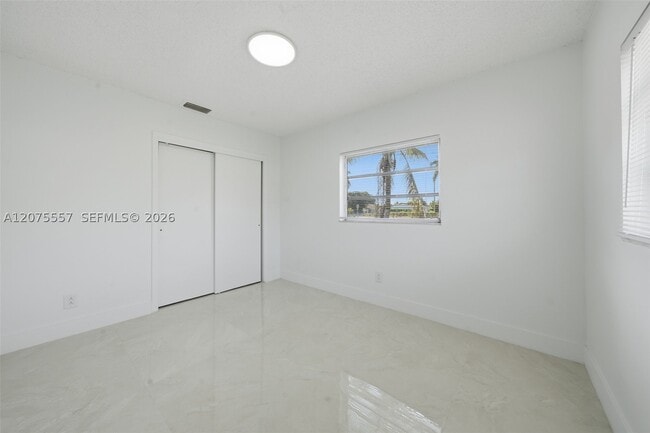 Building Photo - 11000 NW 21st Ct